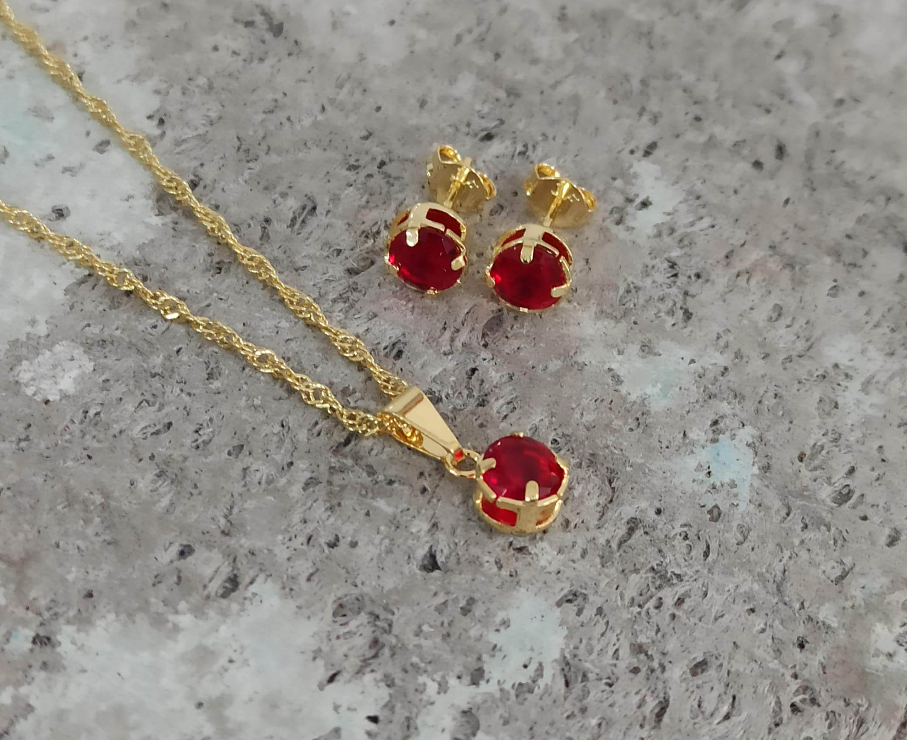 SET AURA Cadena Dije y Aretes oro laminado 18 k