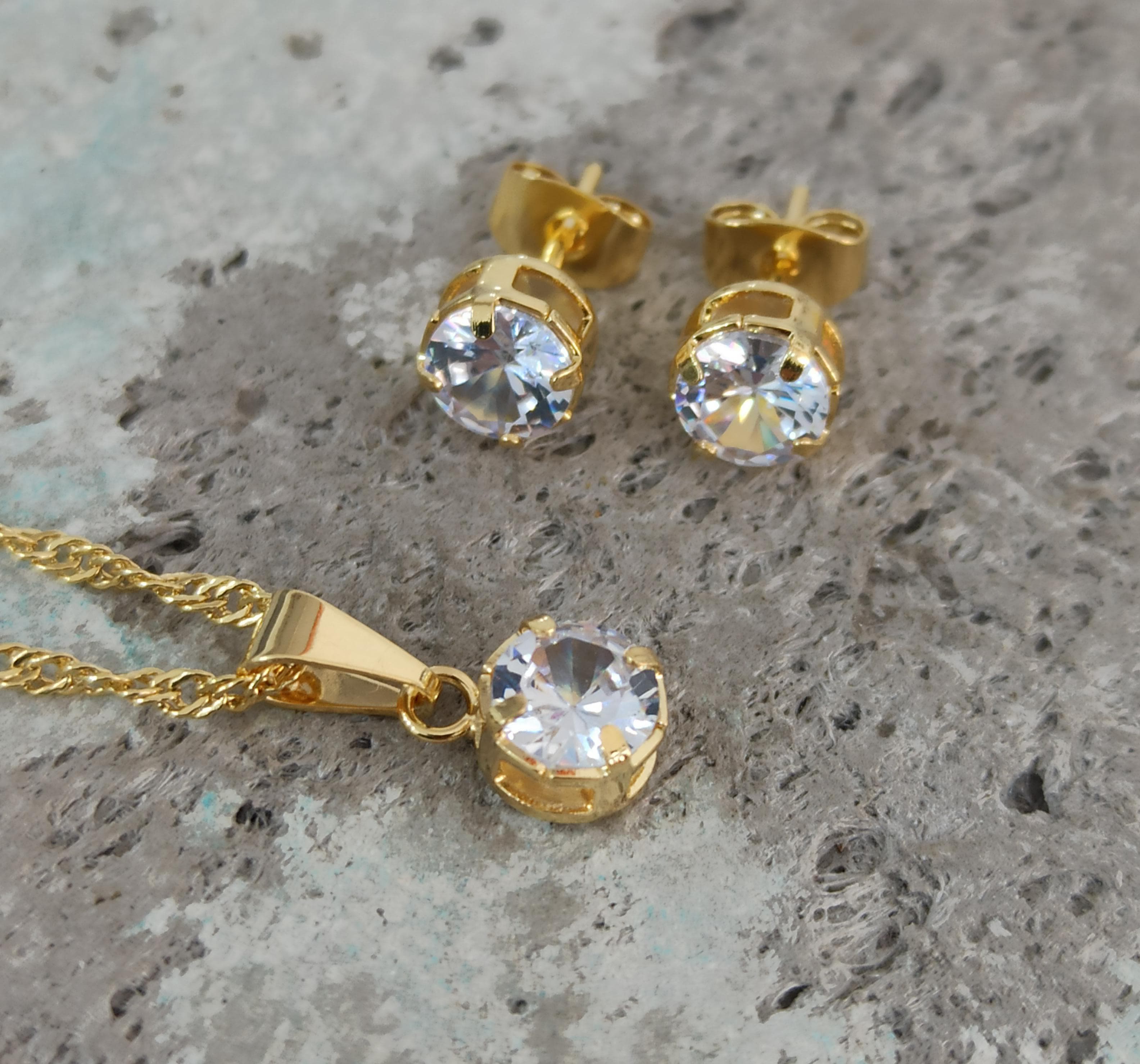 SET AURA Cadena Dije y Aretes oro laminado 18 k